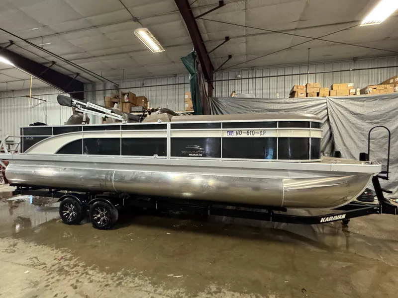 Slide: The Image of 2018 Bennington 25 SSXAPG pontoon boat on trailer in indoor storage. - 4