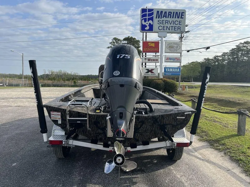 Slide: The Image of 2025 Xpress H210 BAY boat with 175 HP engine at Marine Service Center. - 13