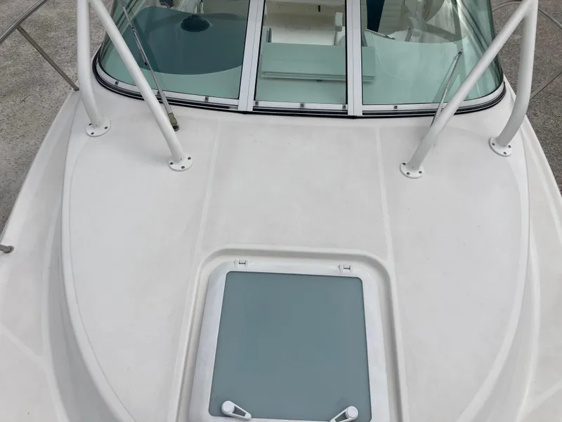 Slide: The Image of 2014 Wellcraft 232 Coastal boat deck with windshield and hatch. - 14