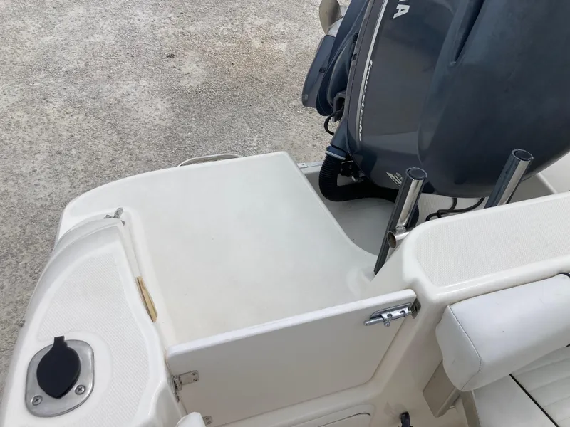 Slide: The Image of 2014 Wellcraft 232 Coastal boat with Yamaha outboard motor, rear deck view. - 20