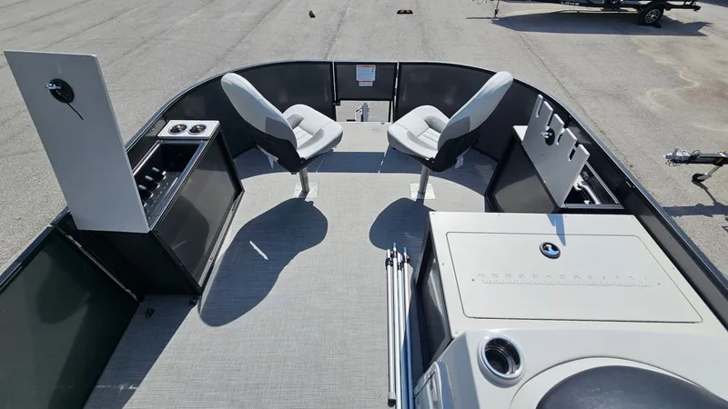 Slide: The Image of Lowe Pontoon SF214 2025 - 22