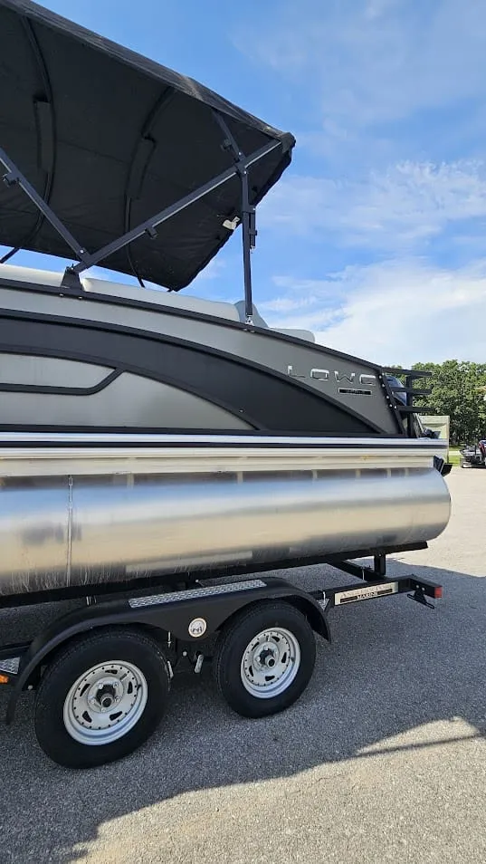 Slide: The Image of Lowe Pontoon SF214 2025 - 6