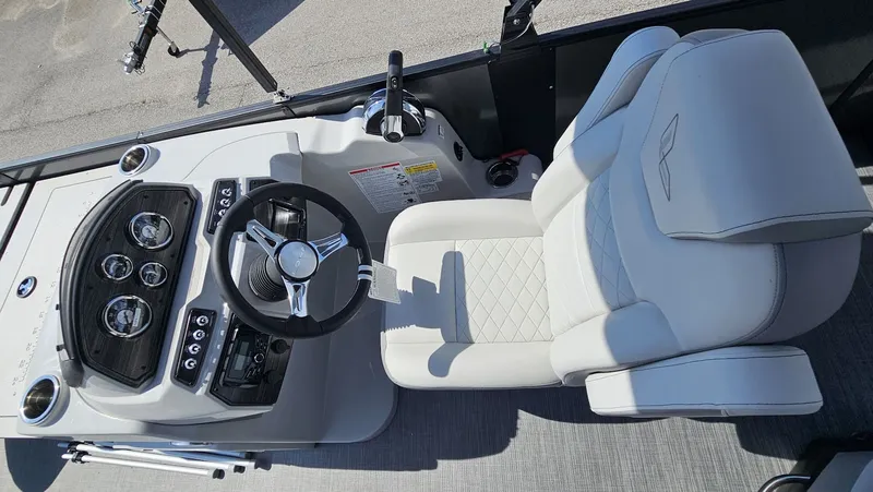 Slide: The Image of Lowe Pontoon SF214 2025 - 12
