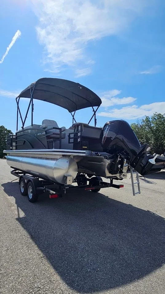 Slide: The Image of Lowe Pontoon SF214 2025 - 7