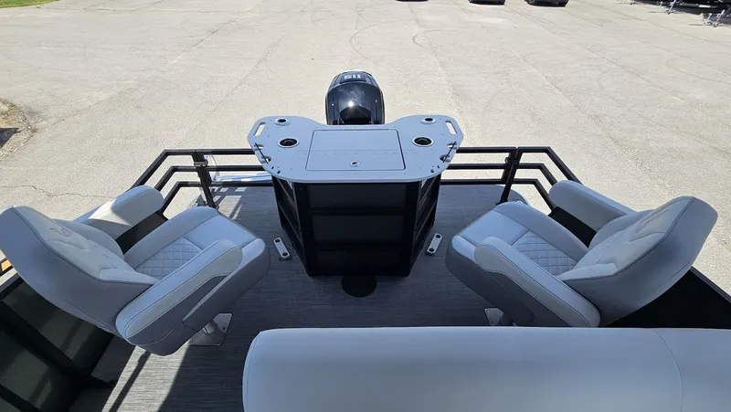 Slide: The Image of Lowe Pontoon SF214 2025 - 15
