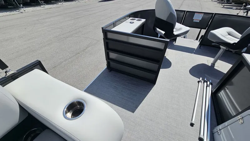 Slide: The Image of Lowe Pontoon SF214 2025 - 20