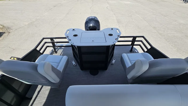Slide: The Image of Lowe Pontoon SF214 2025 - 14