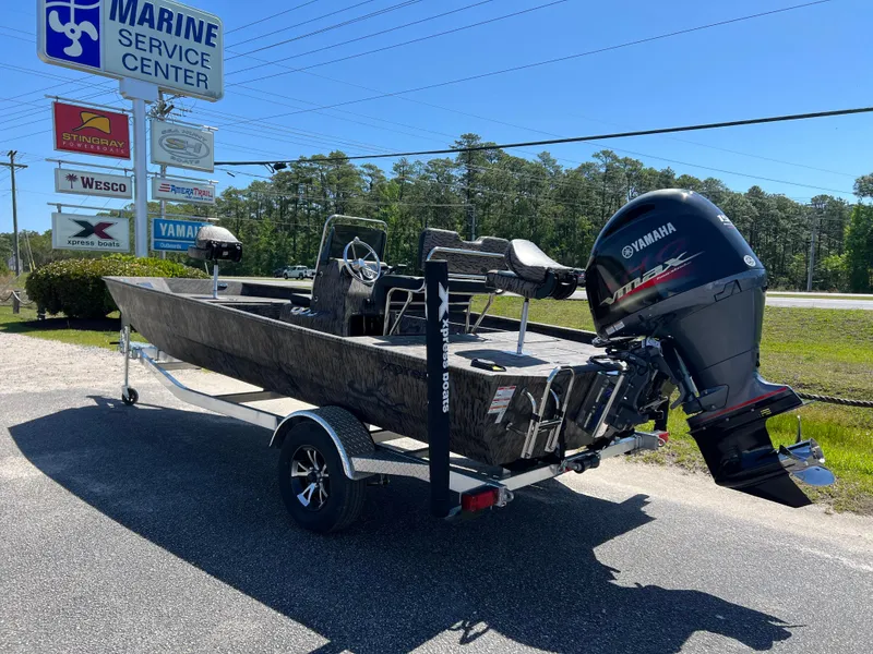 Slide: The Image of 2025 Xpress XP20CC boat with Yamaha motor at marine service center. - 3