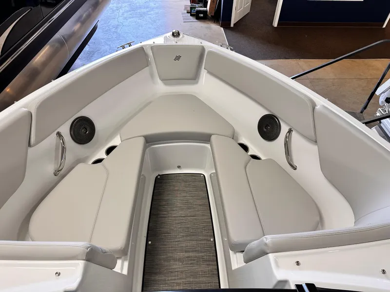 Slide: The Image of Four Winns H Series H1 I/O Freedom 2026 - 3