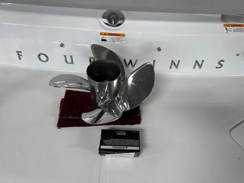 Slide: The Image of Four Winns H Series H1 I/O Freedom 2026 - 5