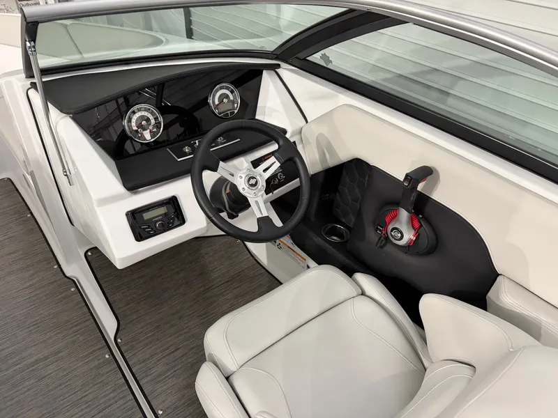 Slide: The Image of Four Winns H Series H1 I/O Freedom 2026 - 5