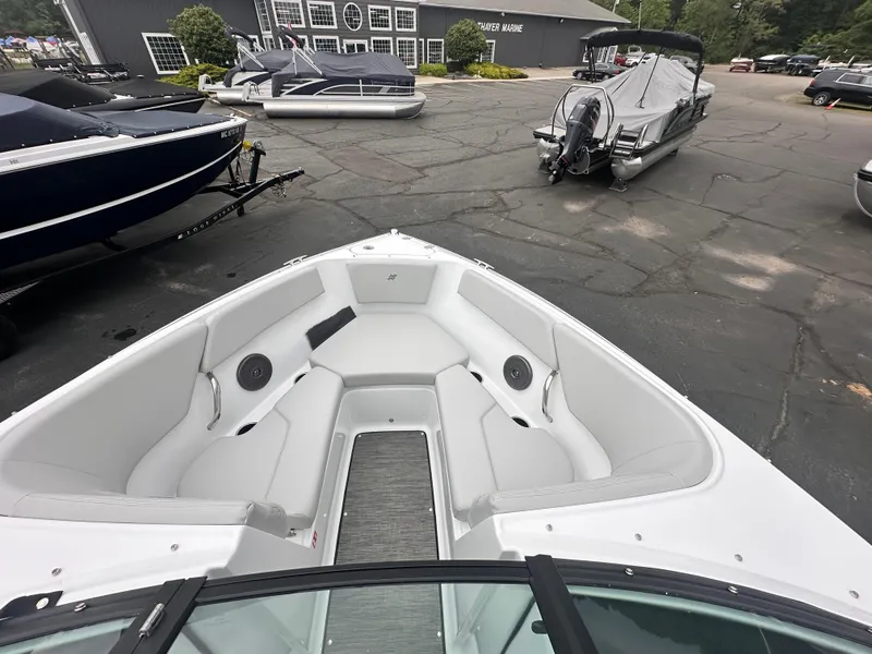 Slide: The Image of Four Winns H Series H2 I/O Freedom 2026 - 10