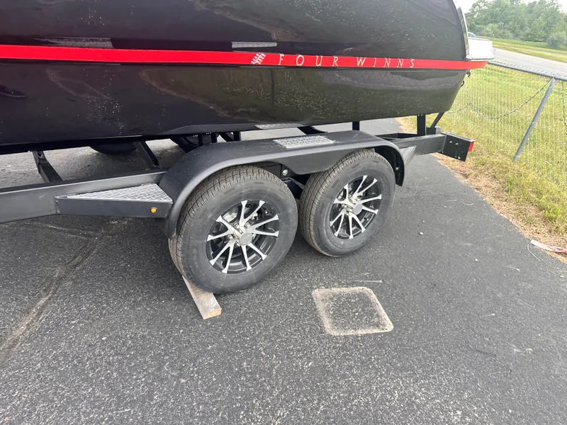 Slide: The Image of Four Winns H Series H2 I/O Freedom 2026 - 5