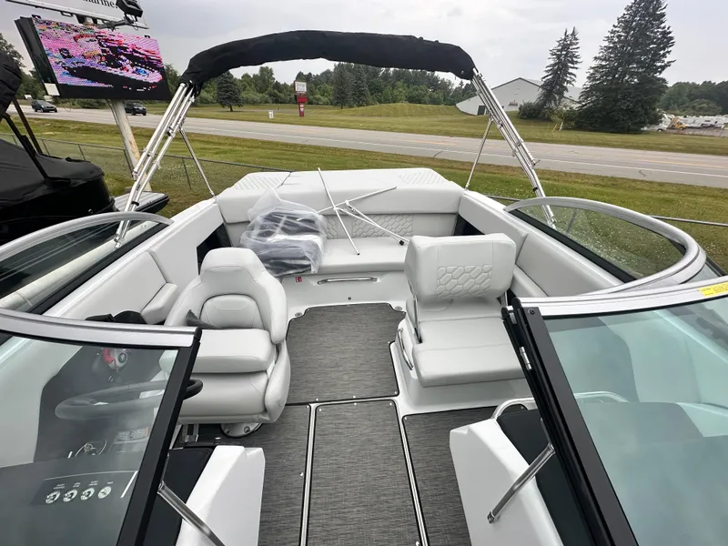 Slide: The Image of Four Winns H Series H2 I/O Freedom 2026 - 9