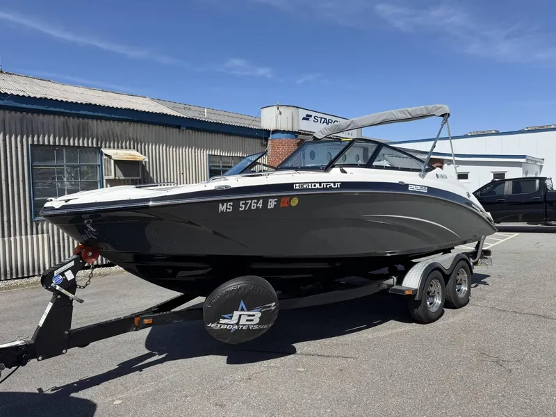 Slide: The Image of Yamaha 212SS 2013 - 1