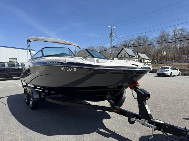 Slide: The Image of Yamaha 212SS 2013 - 3