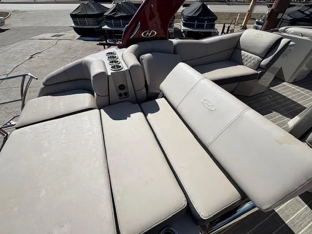 Slide: The Image of 2018 Harris Crowne SL 250 boat with spacious seating and cup holders. - 26