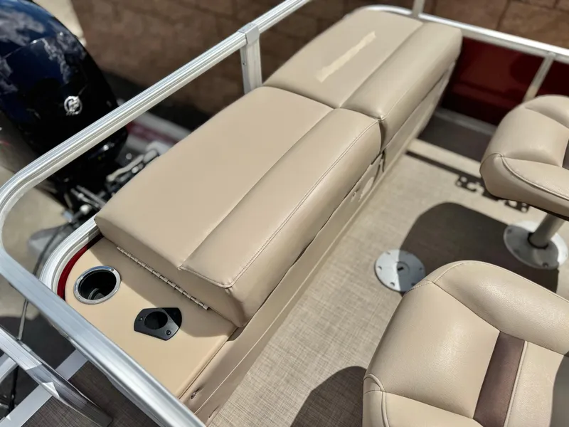 Slide: The Image of 2019 Sun Tracker Fishin' Barge 24 DLX with beige seating and cup holder. - 22