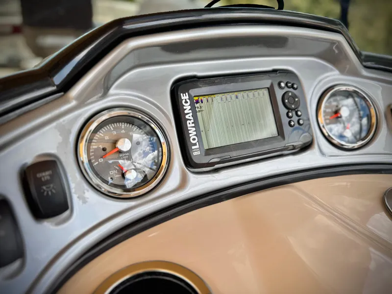 Slide: The Image of Dashboard of 2019 Sun Tracker Fishin' Barge 24 DLX with Lowrance fishfinder. - 30
