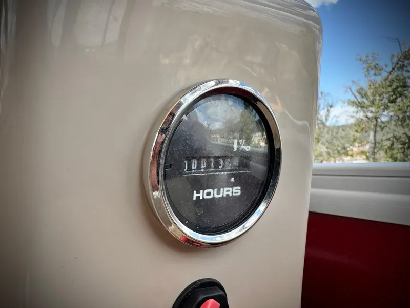 Slide: The Image of Hour meter on 2019 Sun Tracker Fishin' Barge 24 DLX boat dashboard. - 31