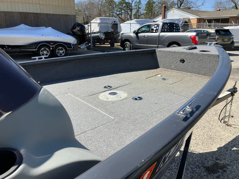 Slide: The Image of Tracker Super Guide V-16 SC 2015 - 3