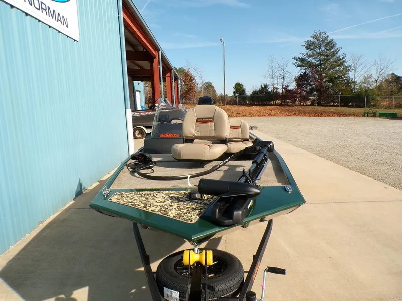 Slide: The Image of 2025 Tracker Bass Tracker® Classic Limited boat parked outside a blue building. - 4