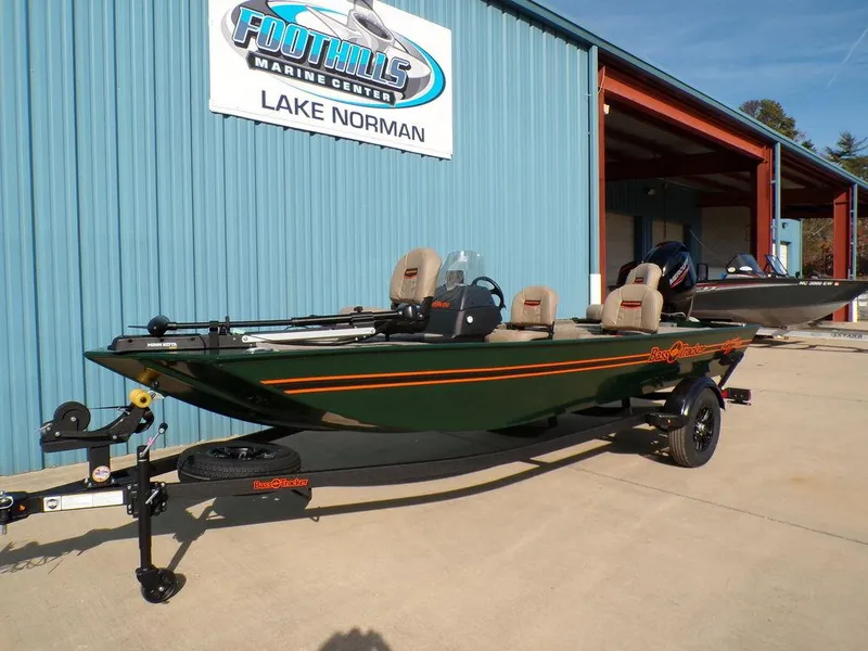 Slide: The Image of 2025 Tracker Bass Tracker® Classic Limited boat at Foothills Marine Center, Lake Norman. - 5