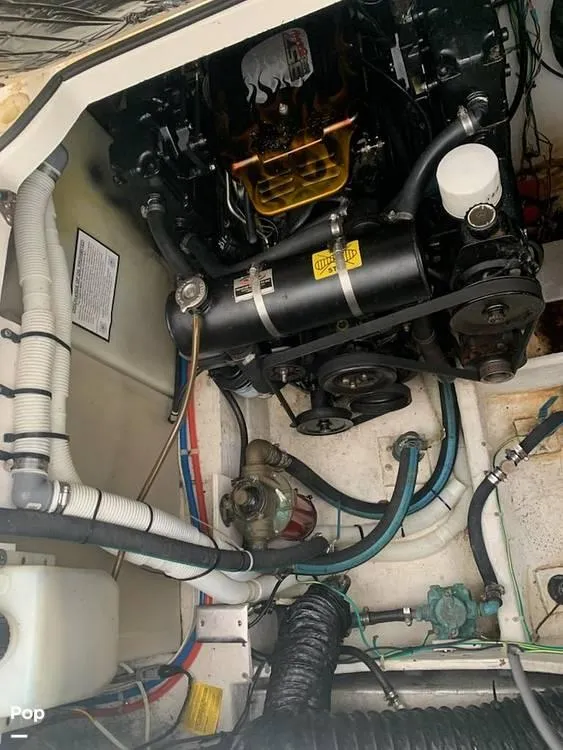 Slide: The Image of 2002 Maxum 3100SCR for sale in Falmouth, MA - 15