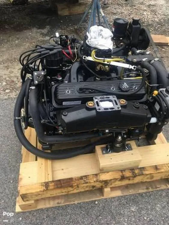 Slide: The Image of 2002 Maxum 3100SCR for sale in Falmouth, MA - 17