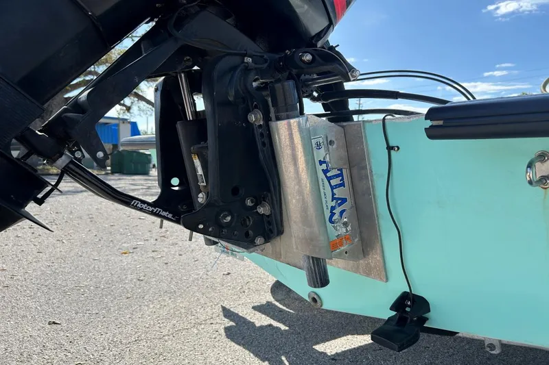 Slide: The Image of Outboard motor mount on 1999 BAYCRAFT 18 SKIFF, featuring hydraulic jack plate. - 3