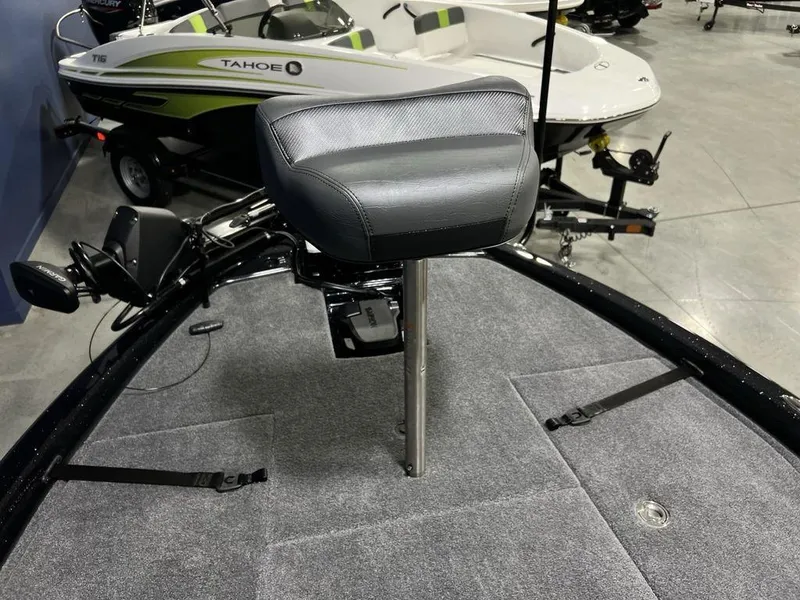 Slide: The Image of Phoenix 920 Elite 2025 boat with a cushioned seat on a carpeted deck. - 10