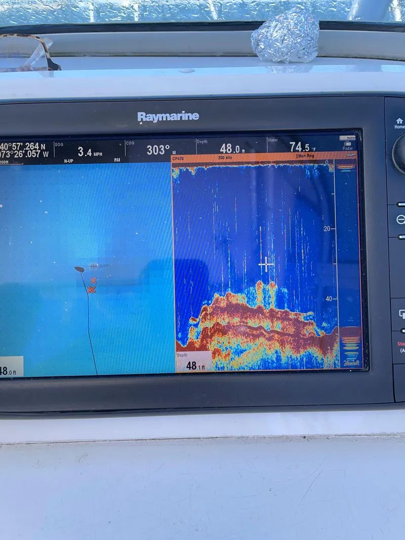 Slide: The Image of Fishfinder display on 2000 Seaswirl Striper WALKAROUND, showing underwater topography and fish activity. - 22