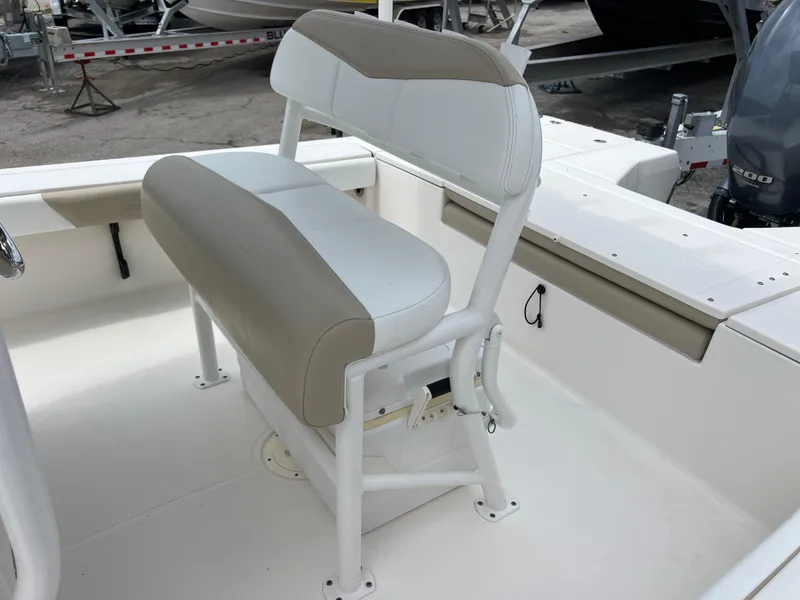 Slide: The Image of 2018 Robalo 226 Cayman boat seat with white and beige upholstery. - 13
