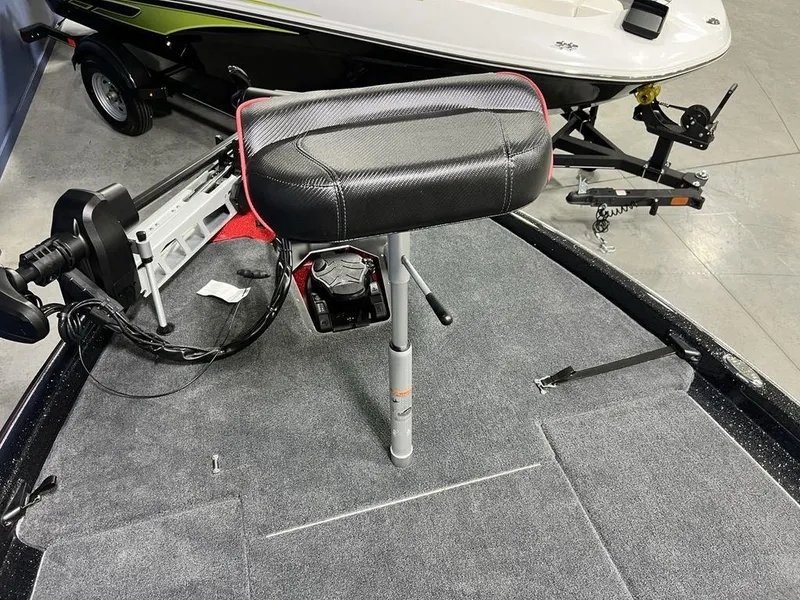 Slide: The Image of 2025 Skeeter ZXR20 boat interior with adjustable seat and trolling motor. - 9