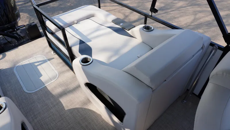 Slide: The Image of SunCatcher Select 322SS 2023 - 16