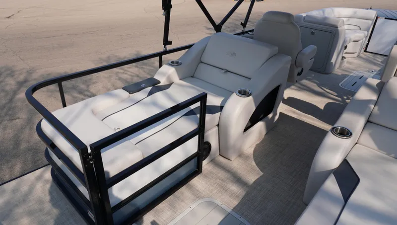 Slide: The Image of SunCatcher Select 322SS 2023 - 17