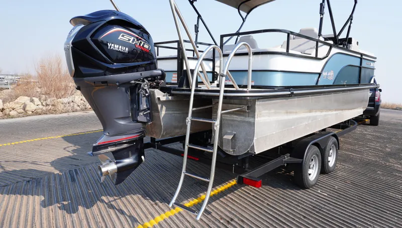 Slide: The Image of SunCatcher Select 322SS 2023 - 2