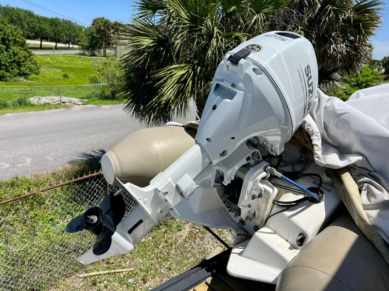 Slide: The Image of Outboard motor on a Voyage Yachts 500, 2010 model, parked near palm trees. - 18