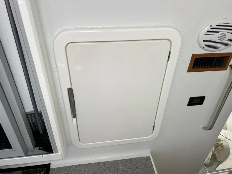 Slide: The Image of Hatch door on 2010 Voyage Yachts 500 interior, featuring sleek design and modern fixtures. - 38