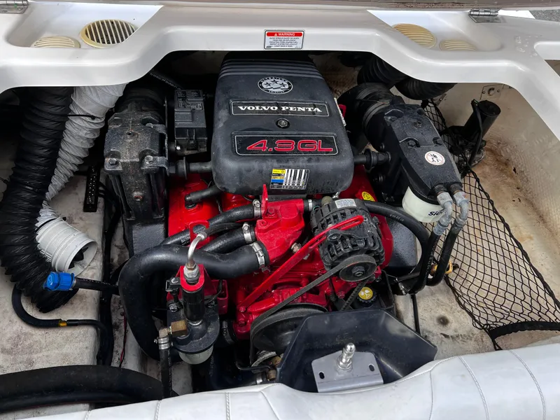Slide: The Image of Engine compartment of a 2006 Regal 1900 Bowrider with Volvo Penta 4.3GL engine. - 14