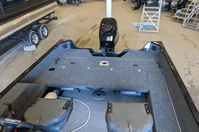 Slide: The Image of Lowe 1675 FISHMASTER 2021 - 4