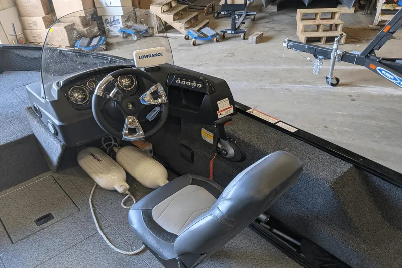 Slide: The Image of Lowe 1675 FISHMASTER 2021 - 6