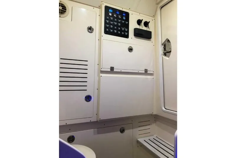 Slide: The Image of 2023-Scout-330-LXF-MarineMax - 29