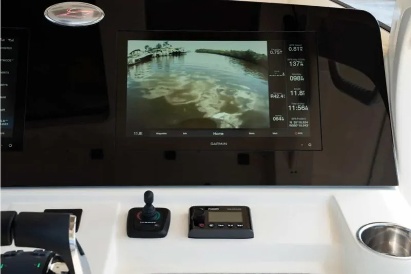 Slide: The Image of 2023-Scout-330-LXF-MarineMax - 35