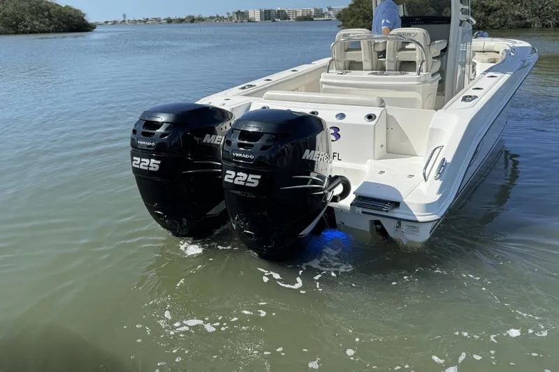 Slide: The Image of Boston Whaler 250 Outrage 2017 - 14