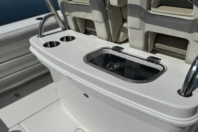 Slide: The Image of Boston Whaler 250 Outrage 2017 - 17