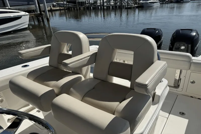 Slide: The Image of Boston Whaler 250 Outrage 2017 - 18