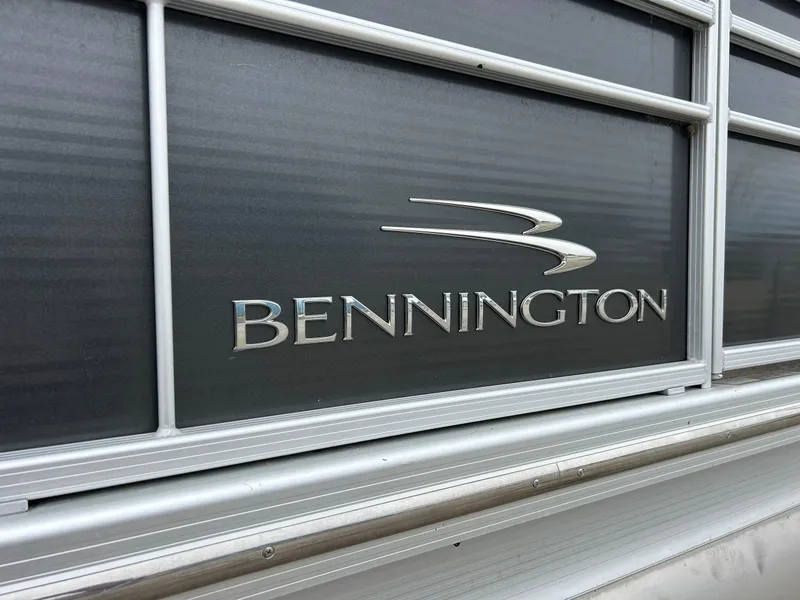 Slide: The Image of 2014 Bennington 2550 RCL boat logo on metallic surface. - 10