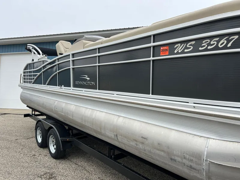 Slide: The Image of 2014 Bennington 2550 RCL pontoon boat on trailer, side view. - 3