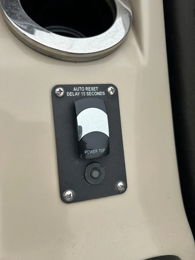 Slide: The Image of Power top switch on 2014 Bennington 2550 RCL boat, featuring auto reset delay. - 36